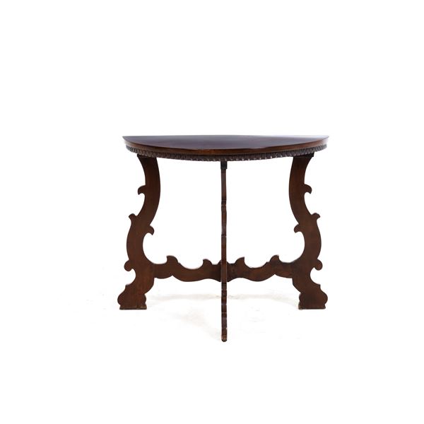 Console demilune in noce. XVII-XVIII secolo