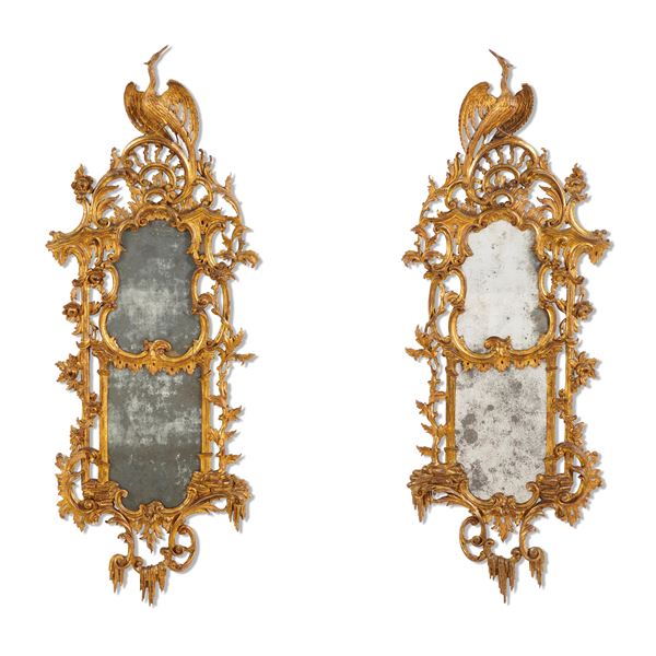 Coppia di specchiere in stile Chippendale. XIX secolo 	