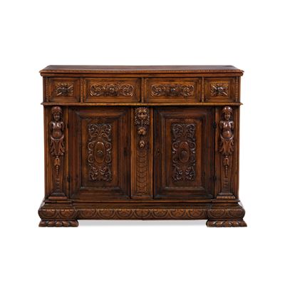Credenza neorinascimentale in legno intagliato, fronte a due ante e quattro cassetti