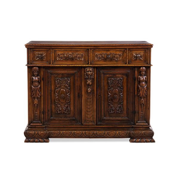 Credenza neorinascimentale in legno intagliato