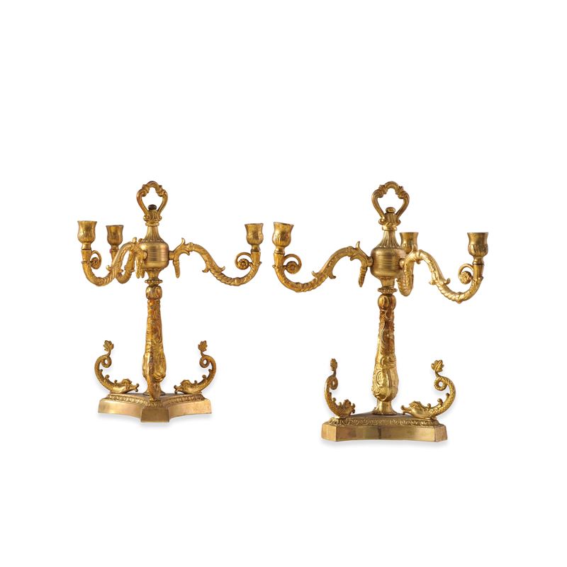 Coppia di candelabri dorati. Fonditore del XX secolo  - Asta Dimore Italiane - Cambi Casa d'Aste