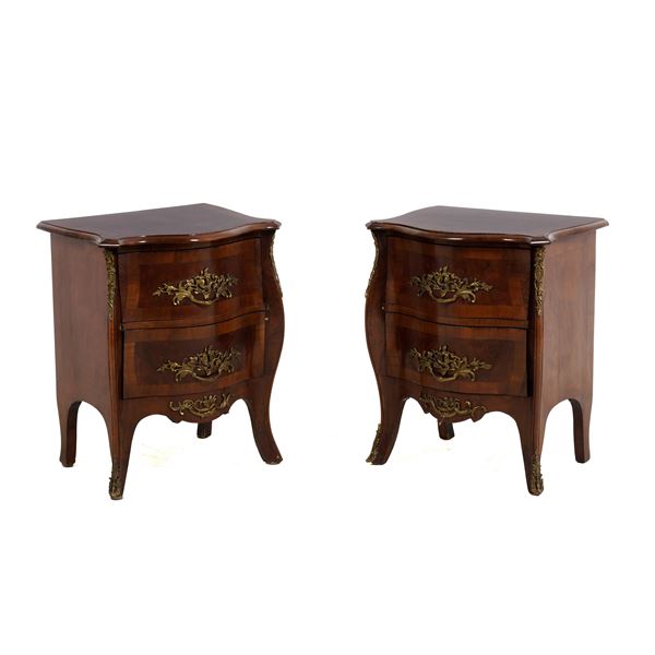 Coppia di comodini in stile francese del settecento