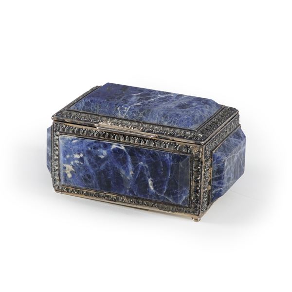 Scatola in marmo sodalite blu con montatura in argento. Argenteria milanese del XX secolo, argentiere Eredi Mazzetti
