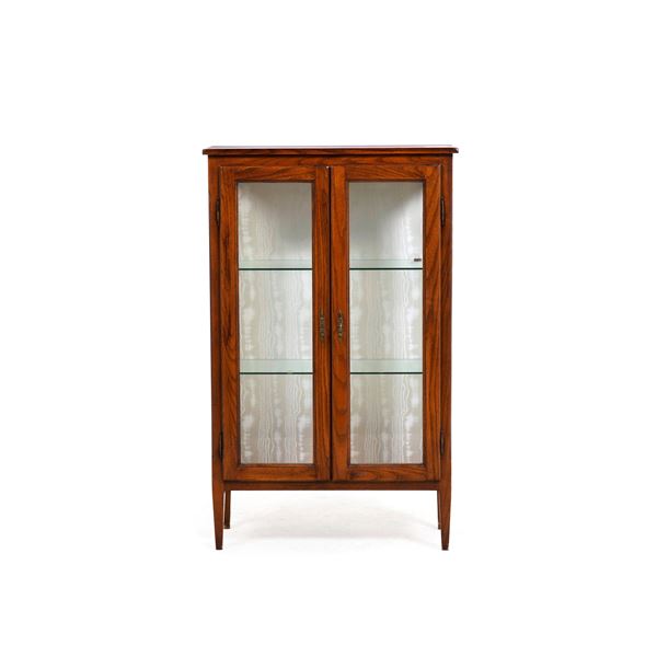 Vetrina in legno. XX secolo