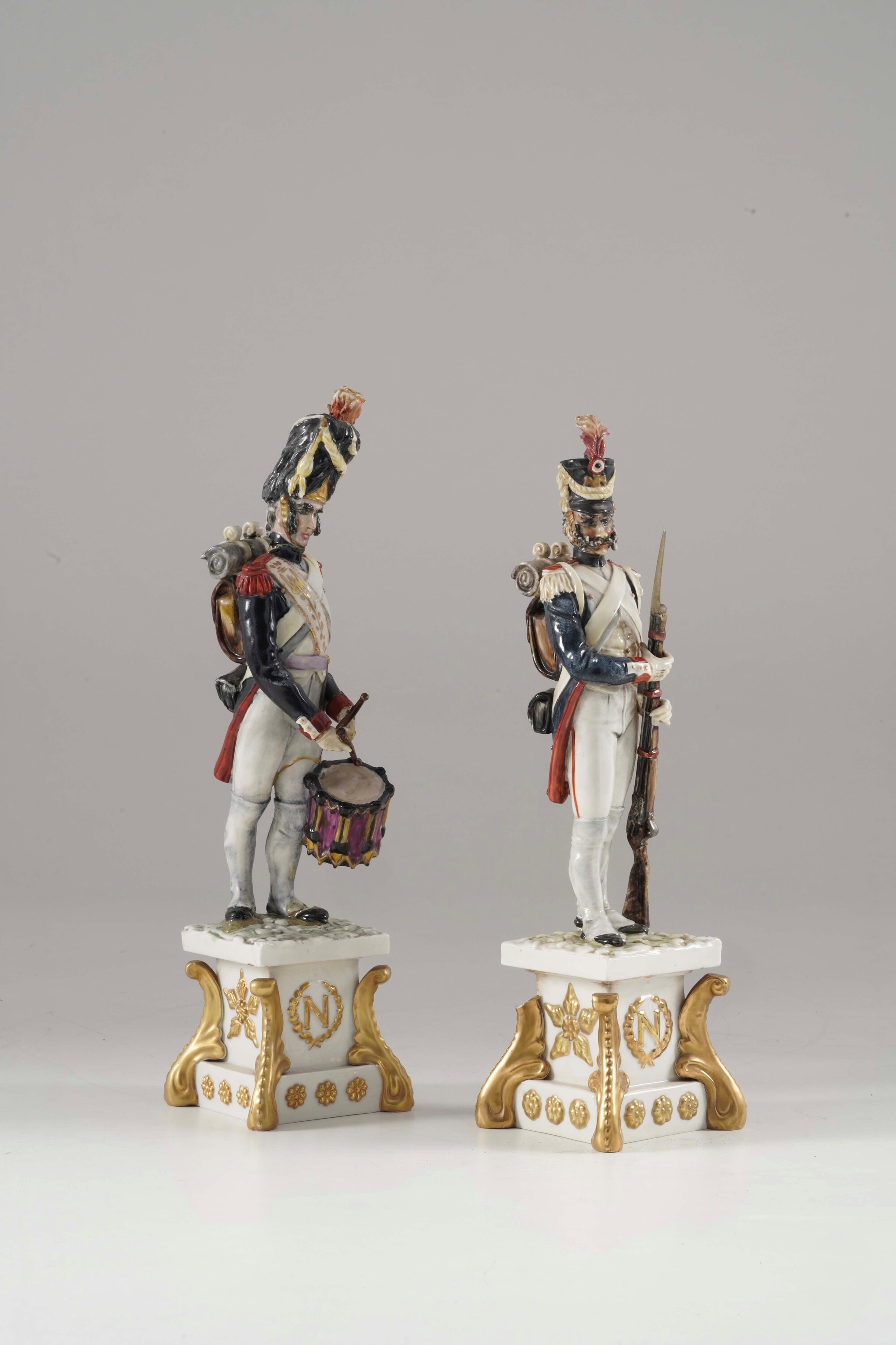 Coppia di Figurine. Milano, Manifattura Cacciapuoti, 1940-1950. Modello di Silvio Righetto.