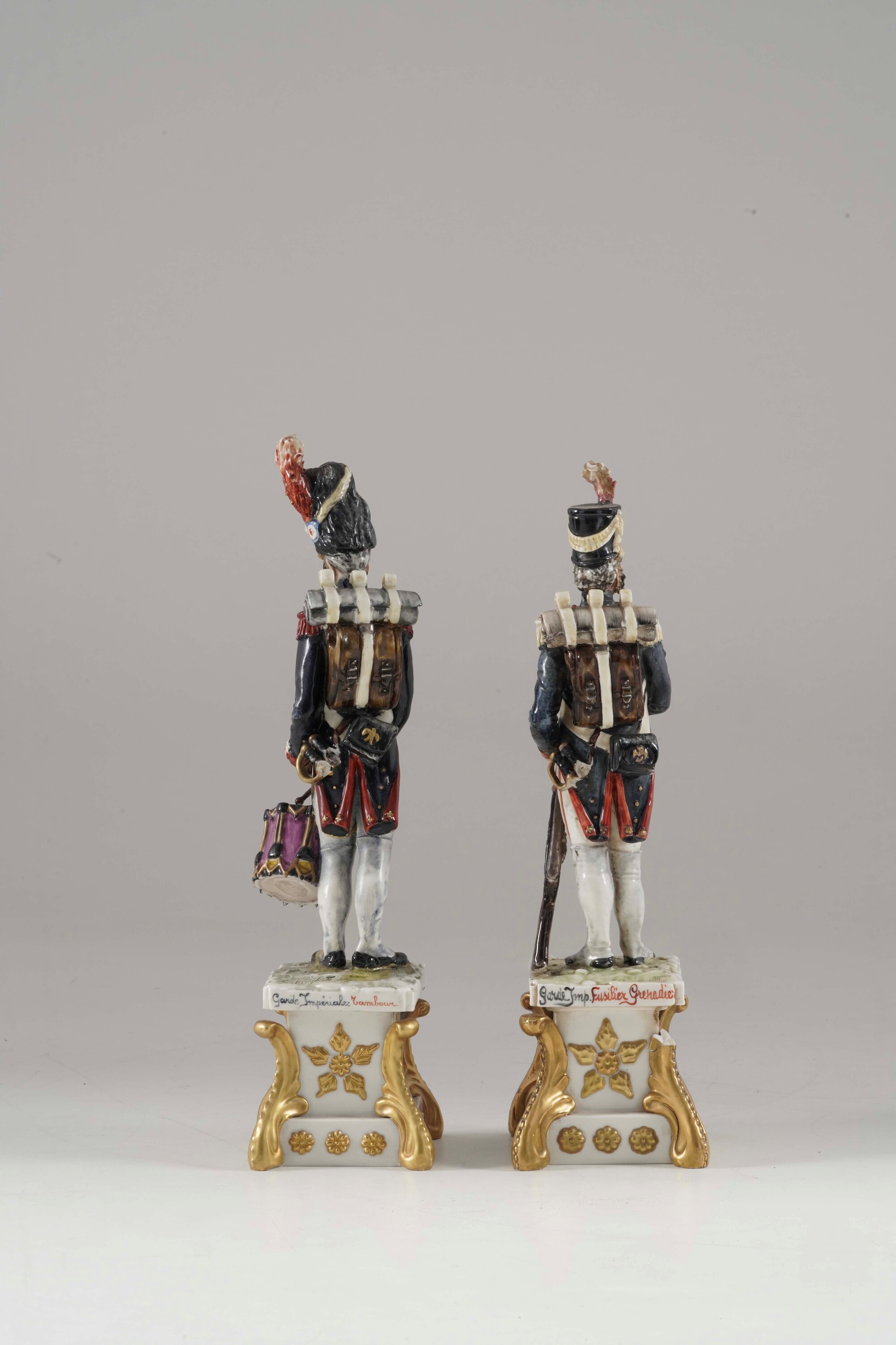Coppia di Figurine. Milano, Manifattura Cacciapuoti, 1940-1950. Modello di Silvio Righetto.