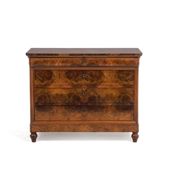 Cassettone lastronato in noce e radica. XIX secolo