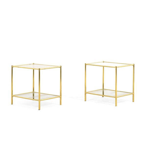 Coppia di comodini in ottone con piani in vetro