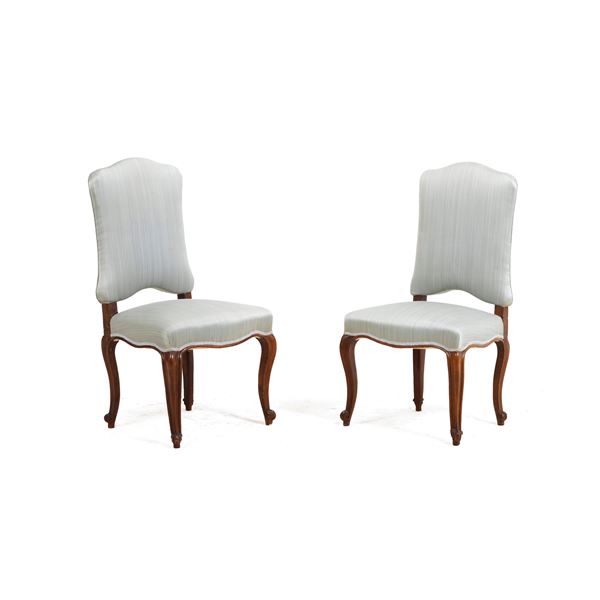 Coppia di sedie stile settecento in legno intagliato