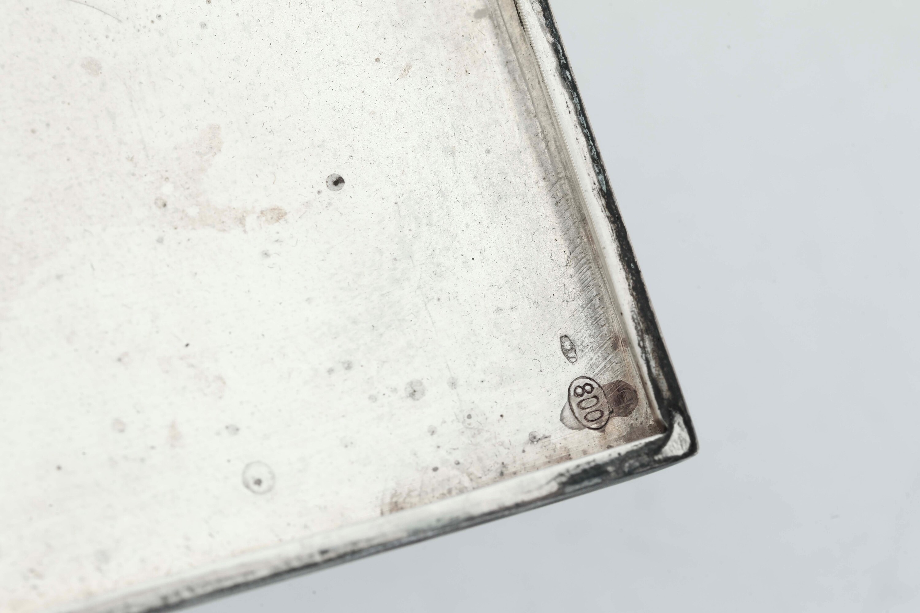 Argenteria italiana del XX secolo, Servizio da toilette e scatoline in argento fuso e sagomato