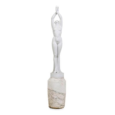 Scultore del XIX-XX secolo, Nudo femminile, scultura in marmo bianco con base in marmo venato