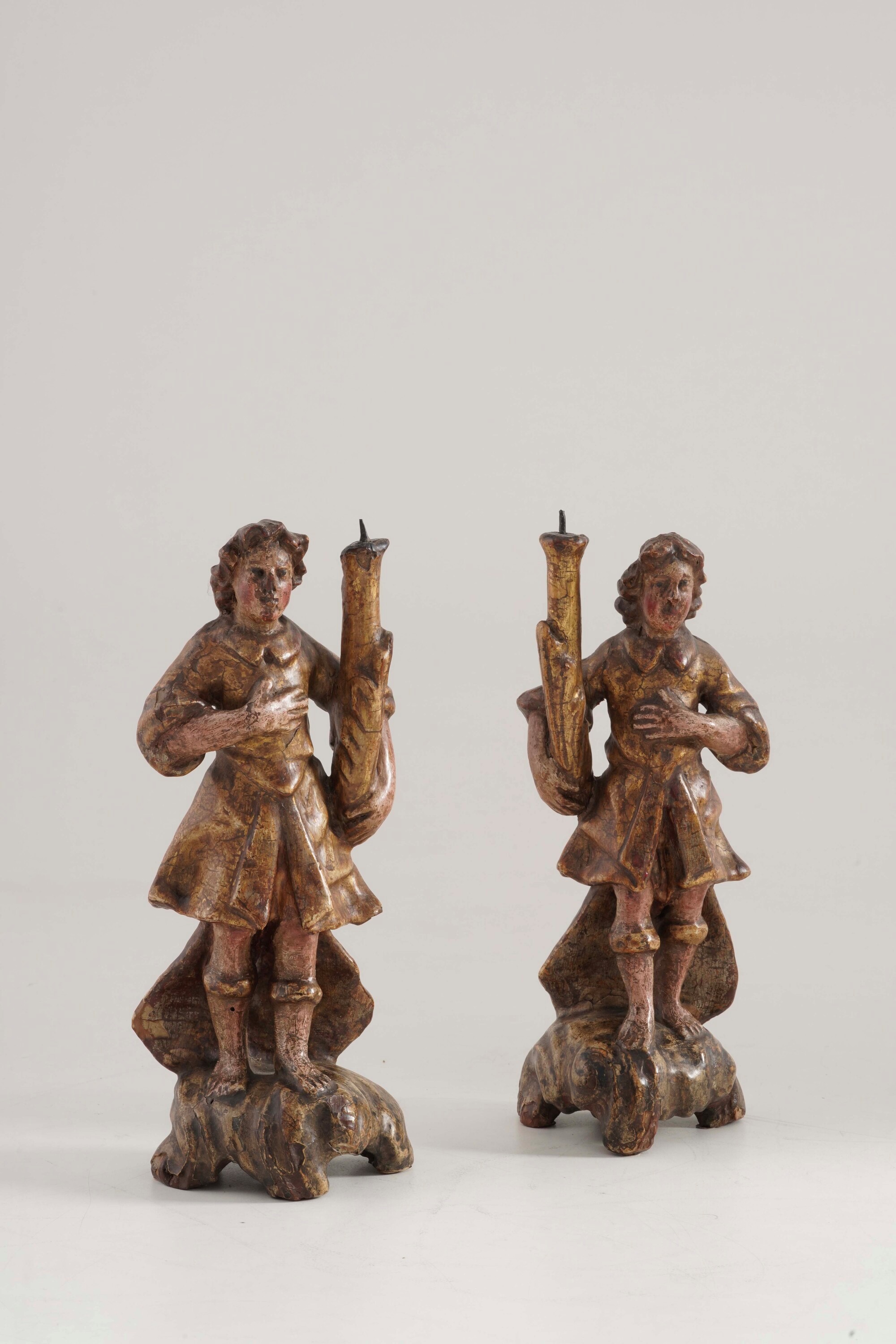 Coppia di Angeli Portacero. Arte Lombarda del XVII Secolo