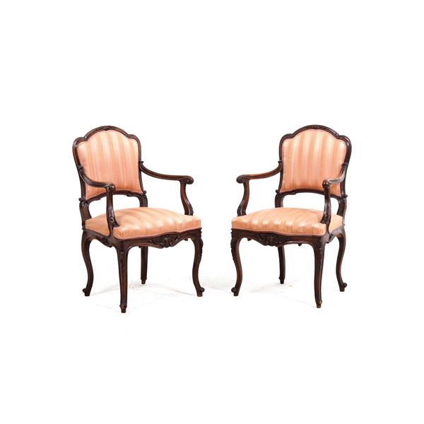 Coppia di poltrone in noce intagliato stile Luigi XV