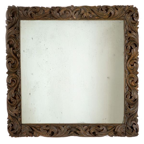 Antica cornice in legno intagliato a girali vegetali. Nord Italia XVII secolo