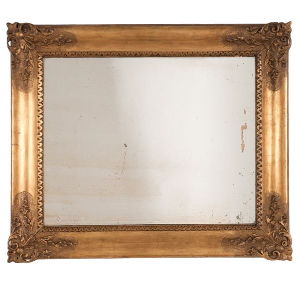 Specchiera in legno e pastiglia dorati. XIX-XX secolo