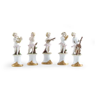 Cinque Figurine di Putti Musicanti. Italia, XX Secolo.
