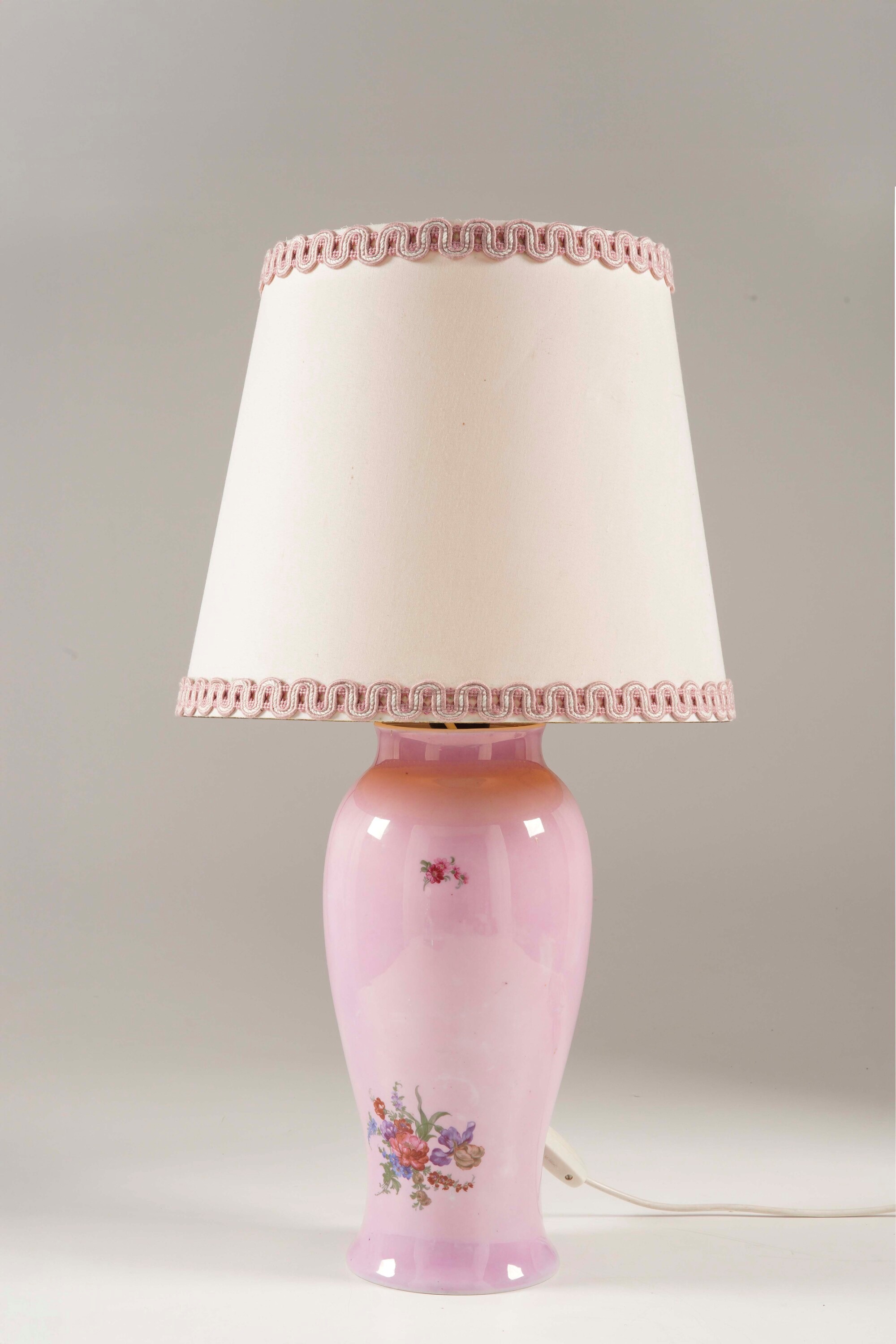 Vaso Montato a Lampada. Germania, Manifattura M. Rosenbaum & Sons, XX Secolo.
