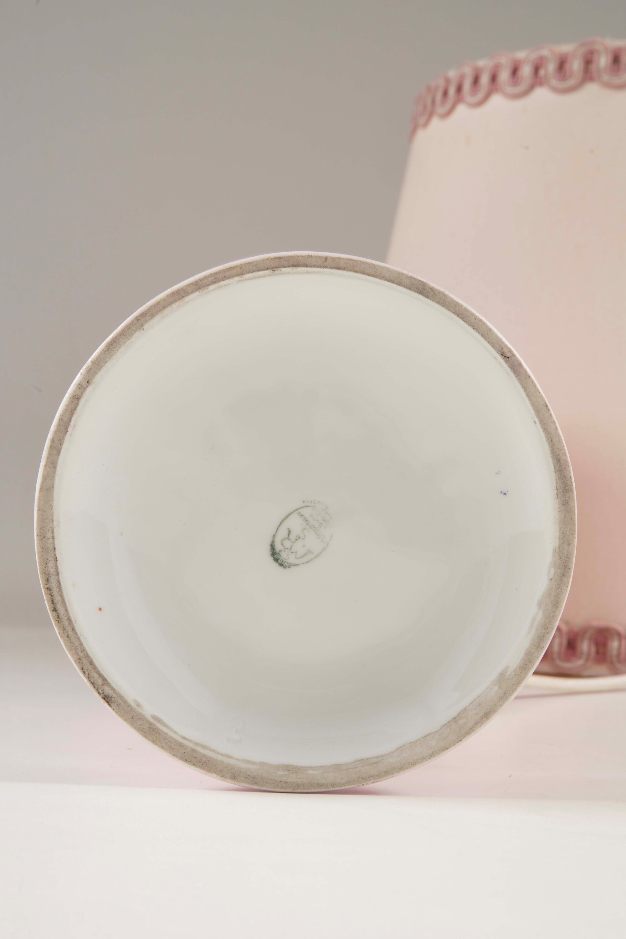 Vaso Montato a Lampada. Germania, Manifattura M. Rosenbaum & Sons, XX Secolo.