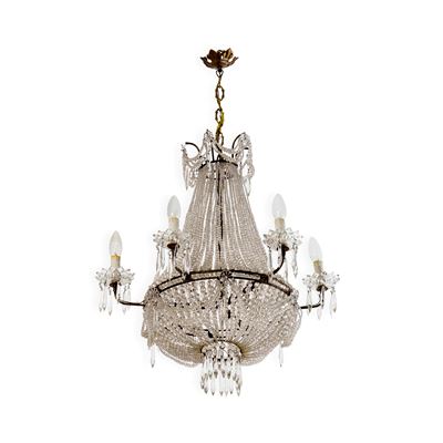 Lampadario a mongolfiera, sei bracci con perlinature e pendenti in vetro molato, XX secolo