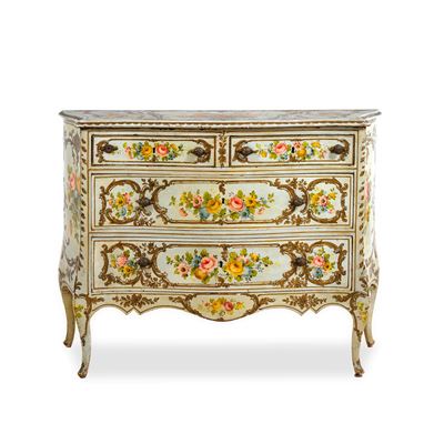 Cassettone in stile settecentesco, laccato e dipinto con decoro floreale