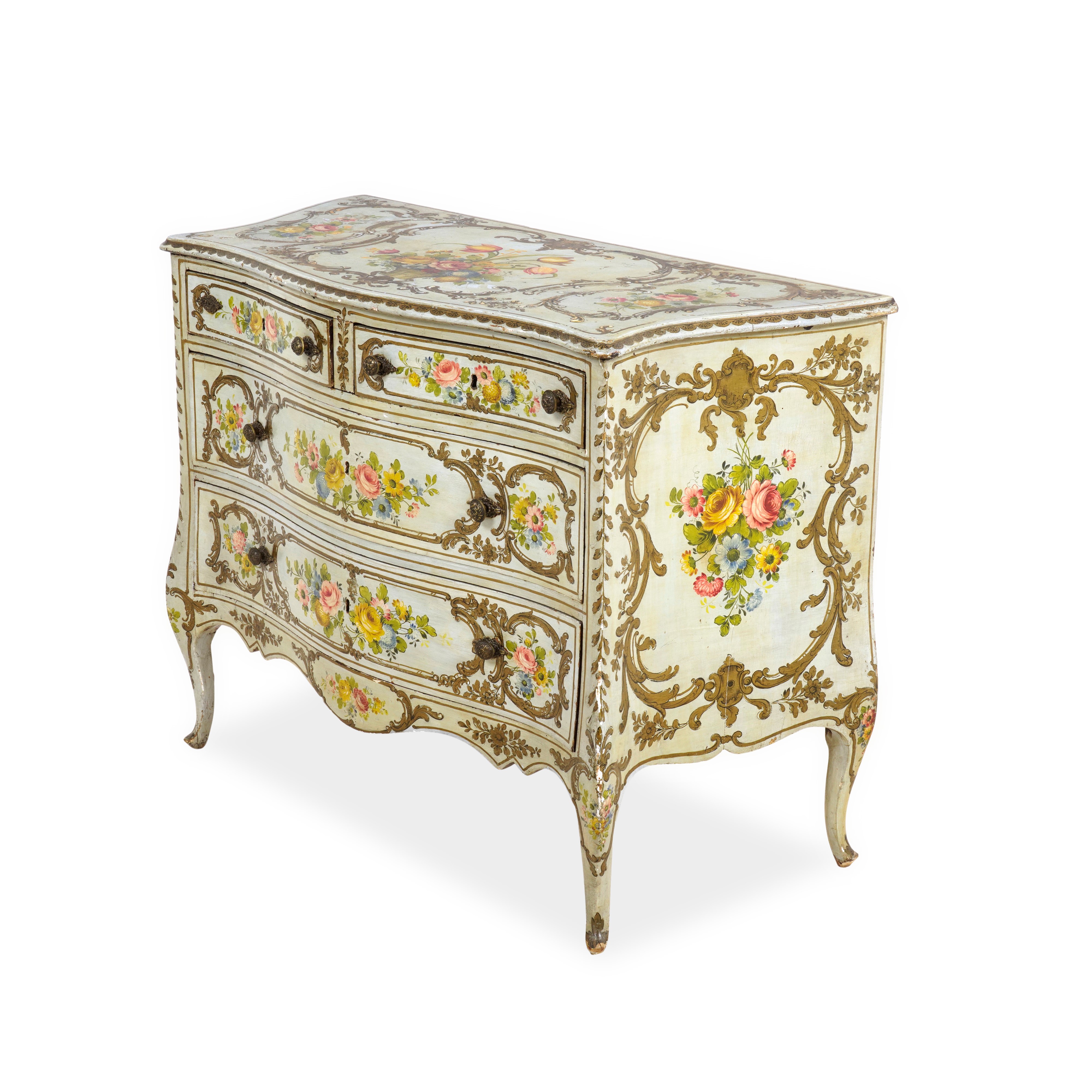 Cassettone in stile settecentesco, laccato e dipinto con decoro floreale