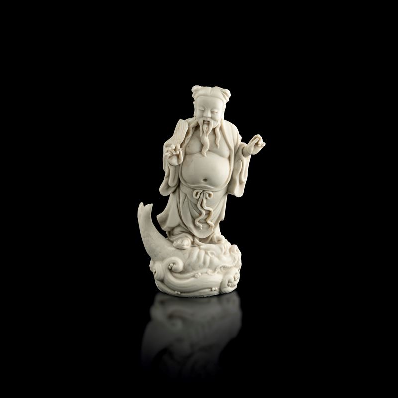 Figure of a sage and fish in Blanc de Chine Dehua porcelain, China, Qing Dynasty, 19th century  - Auction Fine Asian Works of Art - Cambi Casa d'Aste