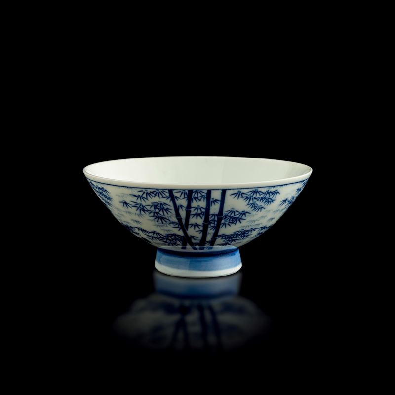 Ciotola in porcellana bianca e blu raffigurante scena paesaggistica, Giappone, Manifattura Hirado, periodo Meiji (1868-1912)  - Auction Fine Asian Works of Art - Cambi Casa d'Aste