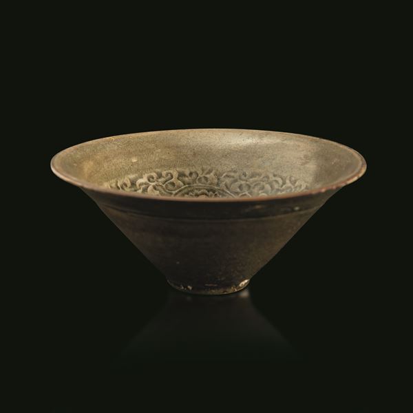Celadon stoneware bowl with floral graffiti, China, Song Dynasty (960–1279)