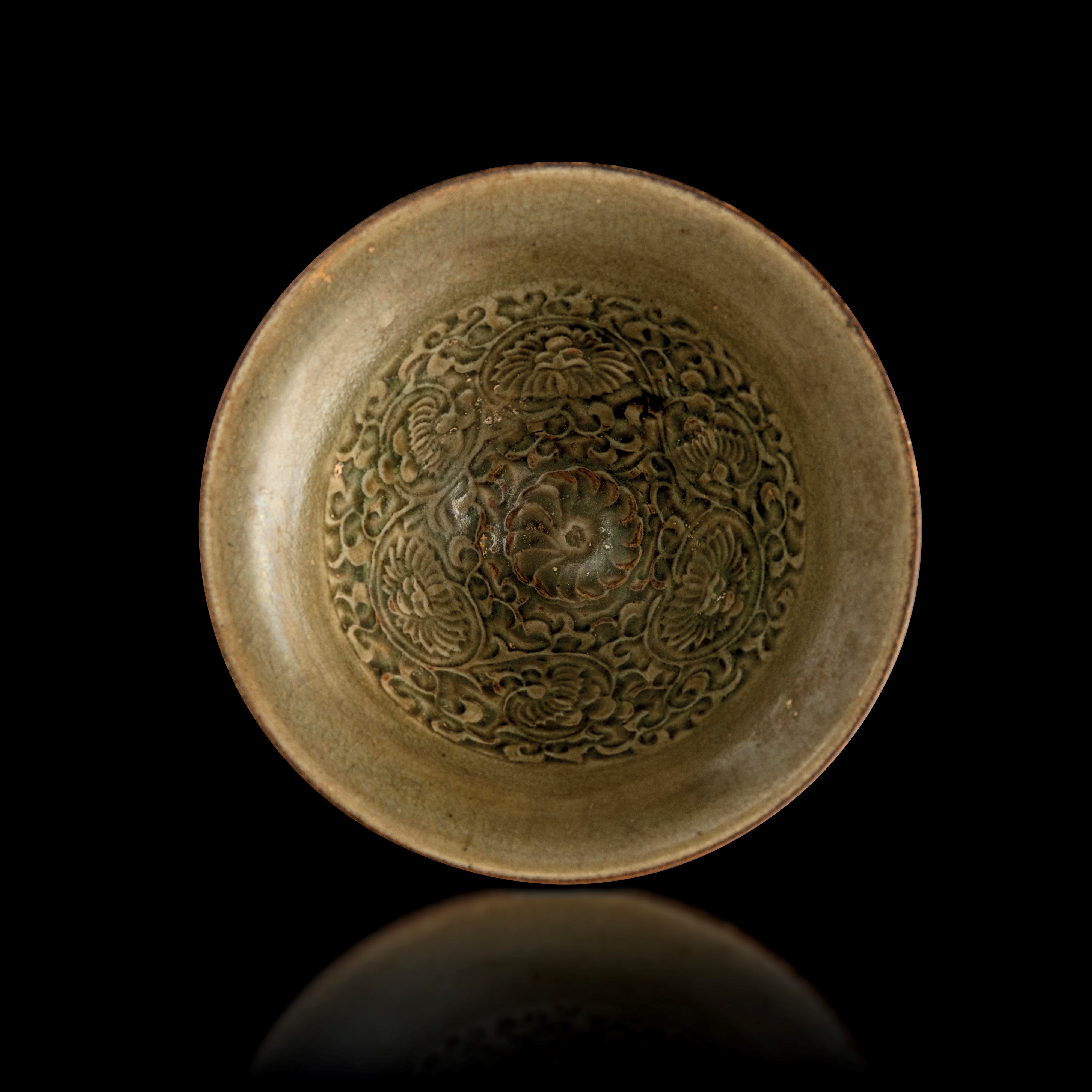 Ciotola Celadon in Grès con Graffiti Floreali, Cina, Dinastia Song (960-1279)