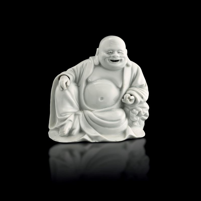 Figura di Buddha in porcellana Dehua, Blanc de Chine, Cina, Dinastia Qing, epoca Qianlong (1736-1796)  - Asta Fine Asian Works of Art - Cambi Casa d'Aste