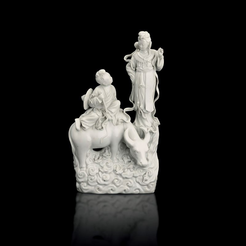 Figura di Guanyin con bambino in porcellana Blanc de Chine, Cina, Dinastia Qing, Repubblica  - Auction Fine Asian Works of Art - Cambi Casa d'Aste