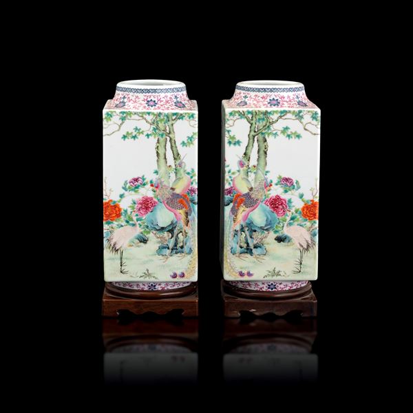 Pair of Famiglia Rosa porcelain vases with naturalistic motifs featuring phoenixes and floral decorations, China, Qing Dynasty, 19th century