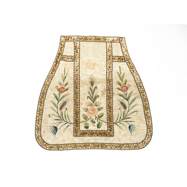 Un paramento sacro in seta. XIX secolo