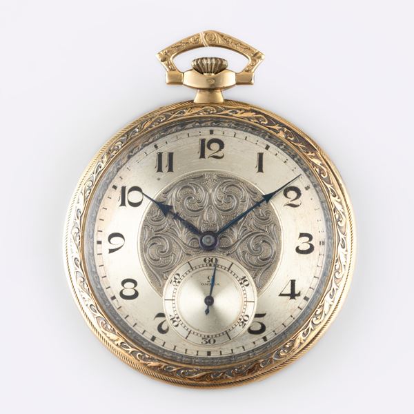 Orologio da tasca in oro giallo 18k con cassa decorata, quadrante argentè decorato con piccoli secondi al sei<BR>45,5 mm, peso 55,8 g