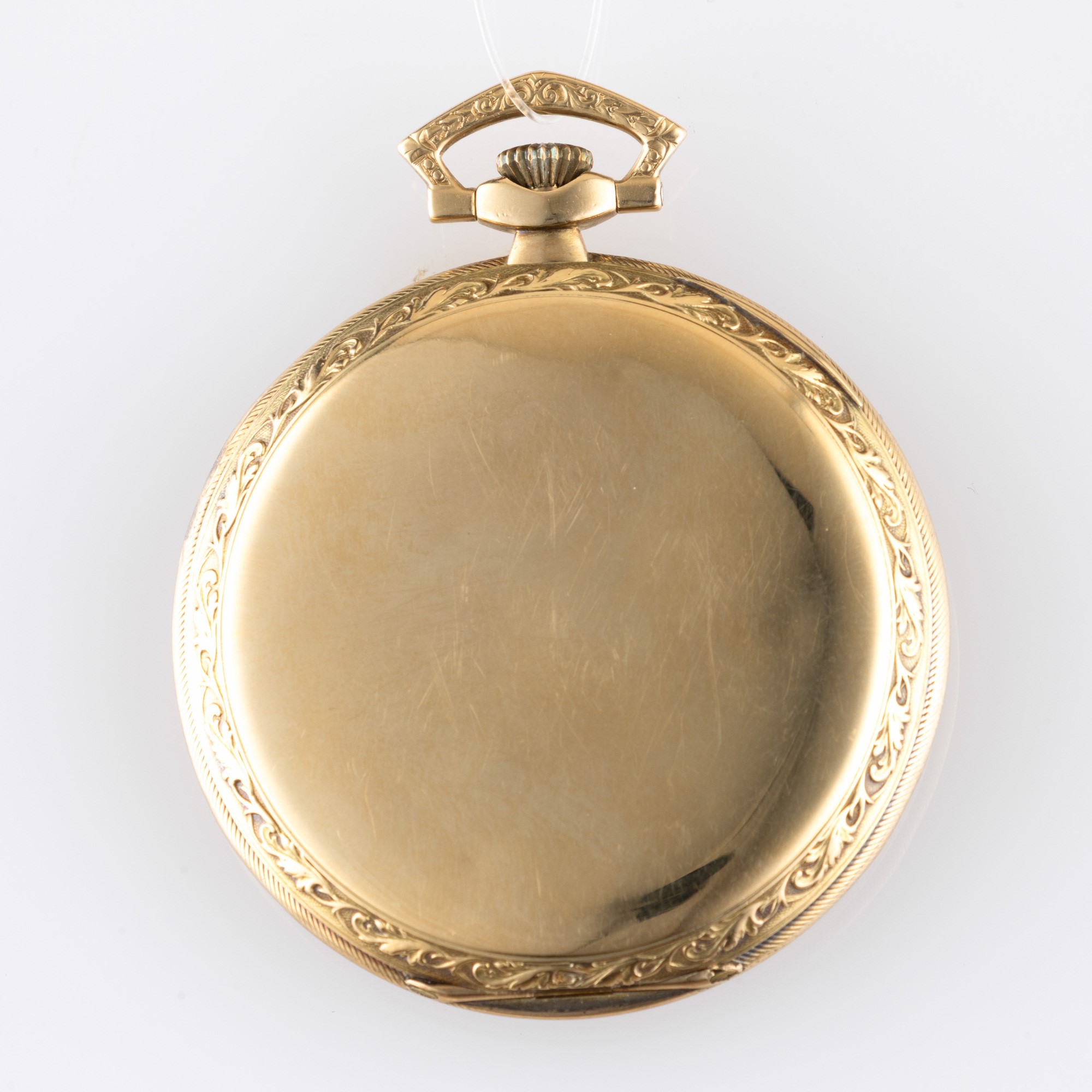 Omega - Orologio da tasca in oro giallo 18k con cassa decorata, quadrante argentè e piccoli secon...