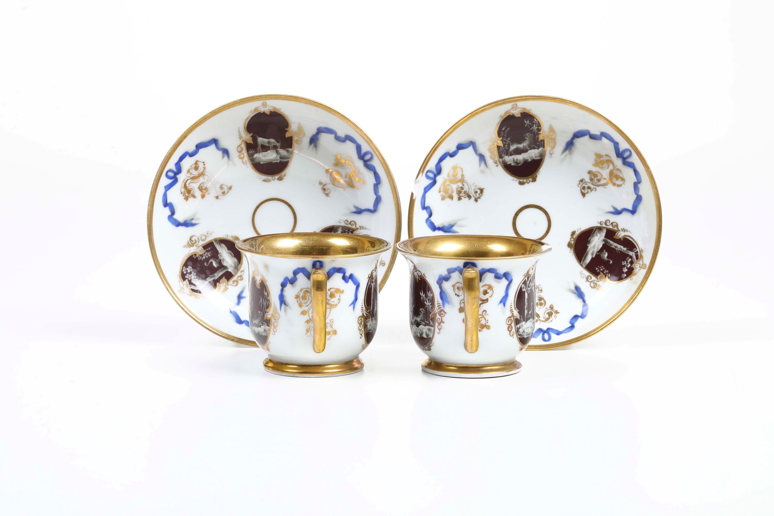 Manifattura Gardner, Coppia di tazze con piattino in porcellana, Russia (Verbilki), 1830-1860