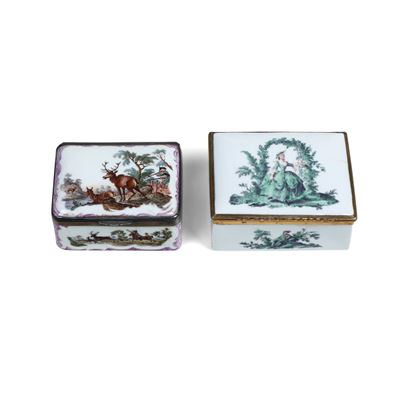 Probabilmente Meissen, Tabacchiera in porcellana “alla Watteau” con montatura in metallo dorato