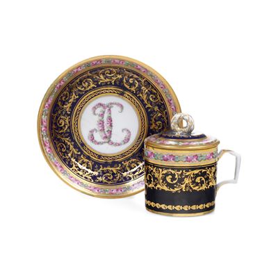 Manifattura Imperiale di San Pietroburgo, Tazza con coperchio e piattino