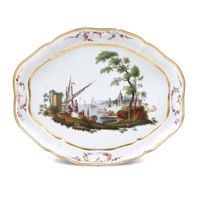 Manifattura Imperiale Russa, Vassoio con decorazione in policromia e oro (aquila bicipite), San P...
