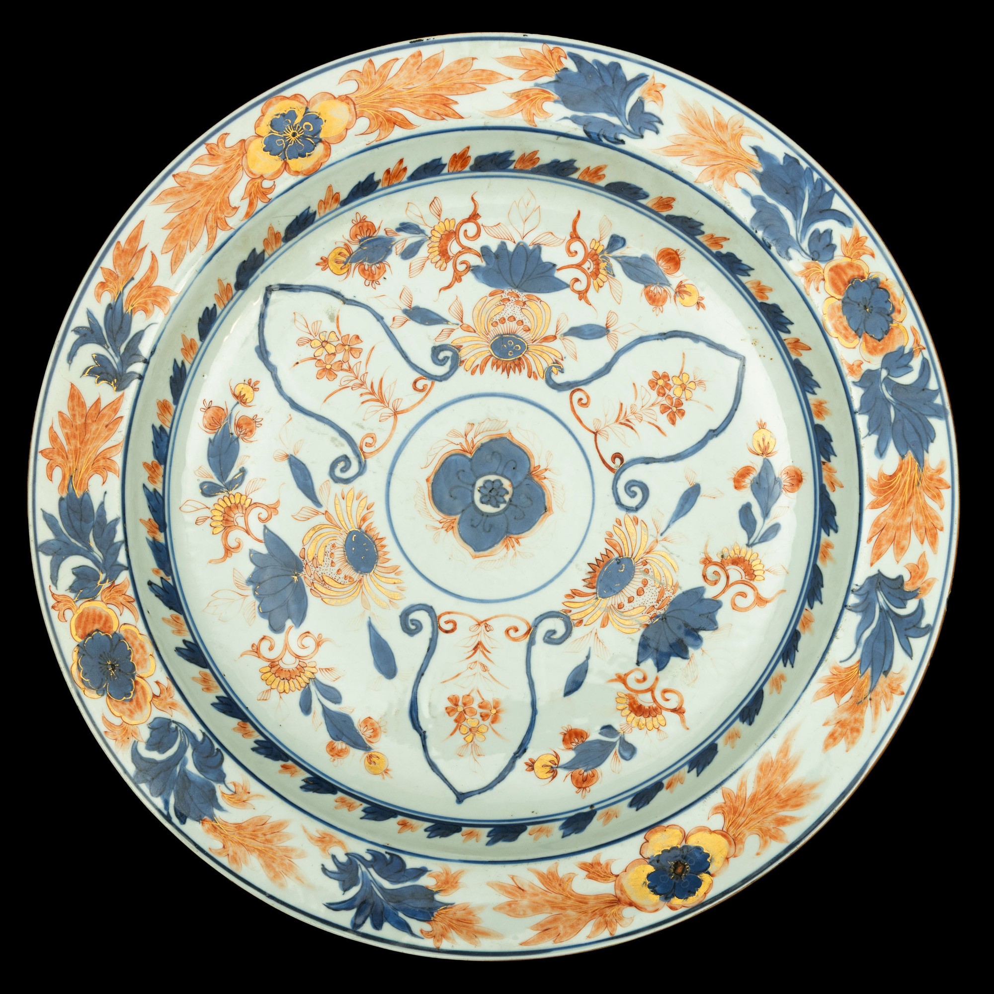 Lotto di piatti decorati in stile Imari, Cina e Giappone, XVII–XIX secolo