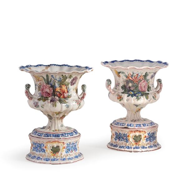 Coppia di vasi. Nove, fine del XIX secolo.