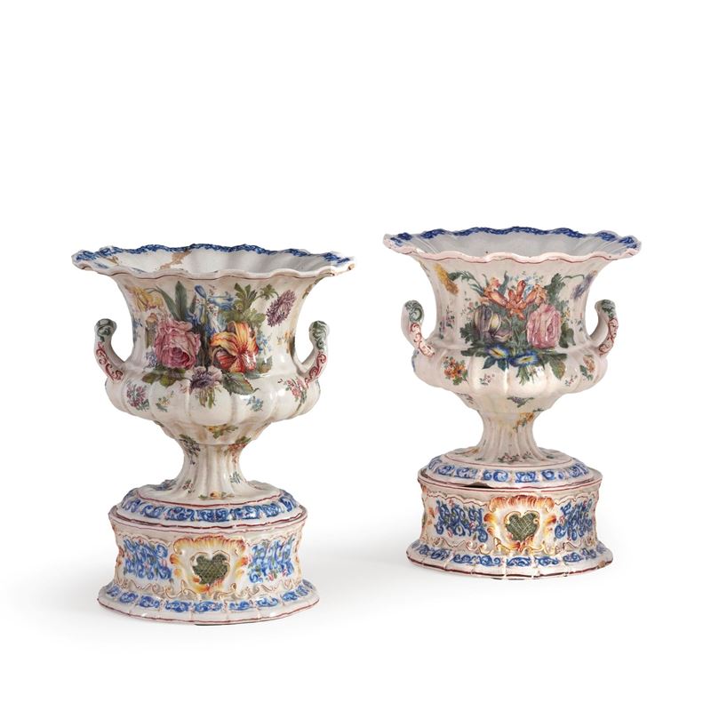 Coppia di vasi. Nove, fine del XIX secolo.