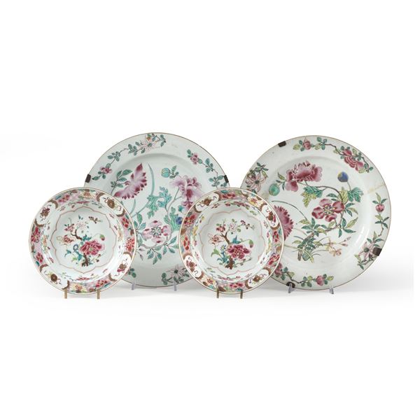 Due coppie di piatti in porcellana. Famiglia Rosa, Compagnia delle Indie