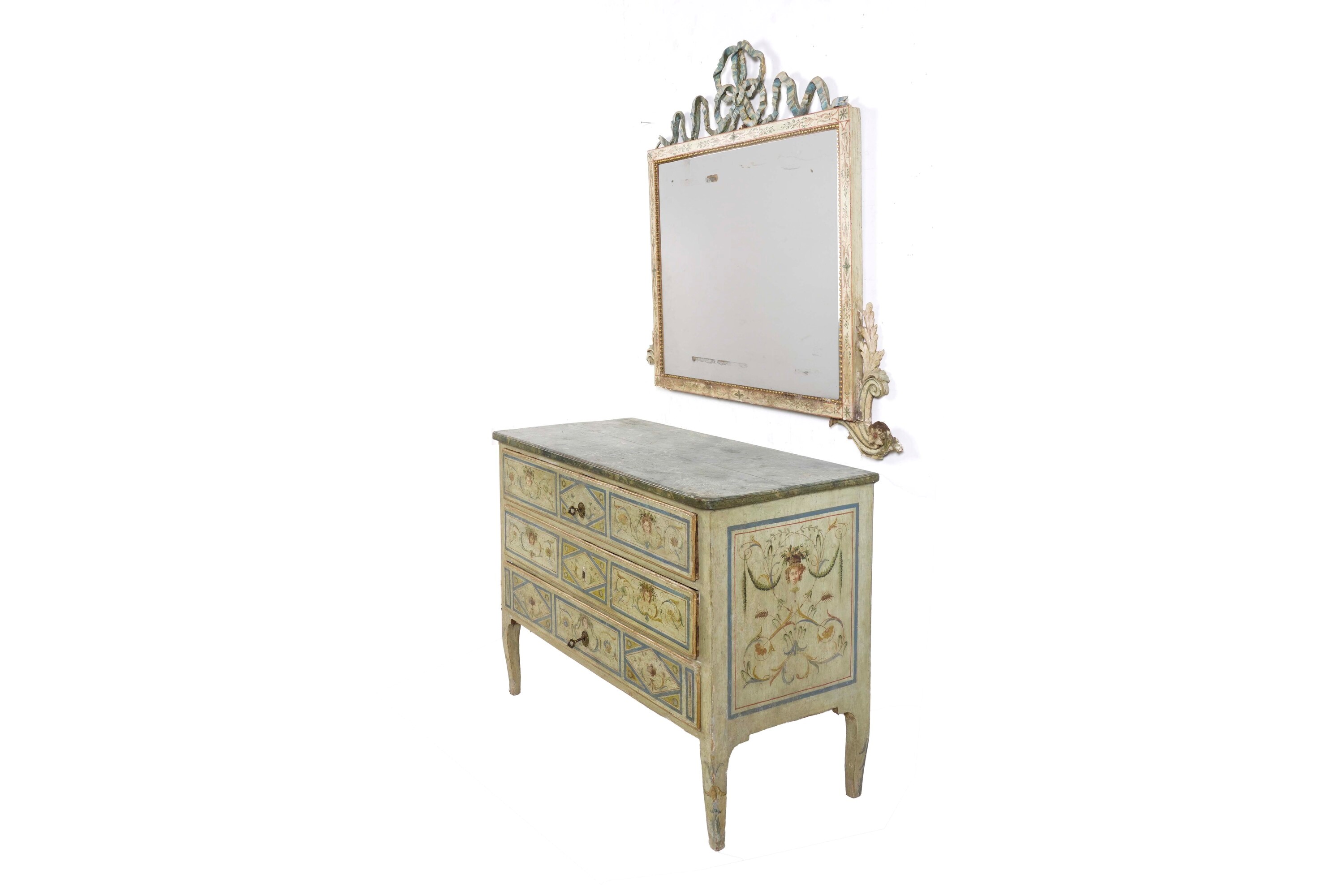 Cassettone in Legno Laccato con Specchiera