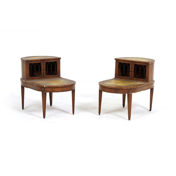Coppia di tavoli in mogano. XX secolo