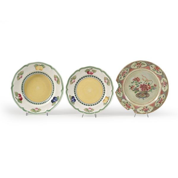 Tre piatti decorativi, XX secolo.
