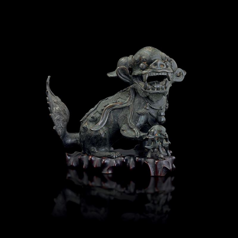 Bronze figure of Pho's dog, China, Qing Dynasty, Qianlong period (1736-1796)  - Auction Fine Asian Works of Art - Cambi Casa d'Aste