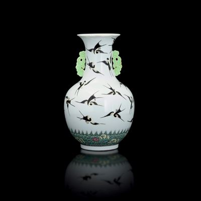 Vaso in Porcellana Famiglia Verde Biansato Raffigurante Uccelli, Cina, Dinastia Qing, XX Secolo