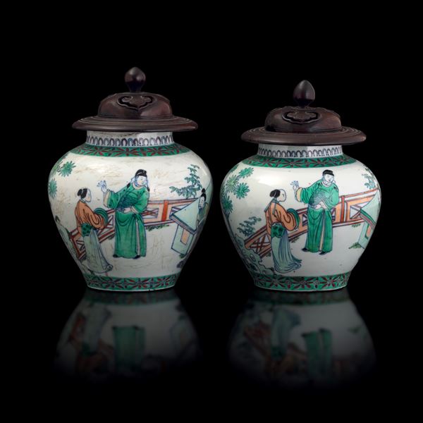 Pair of porcelain vases depicting a court scene, China, Qing Dynasty, 19th century