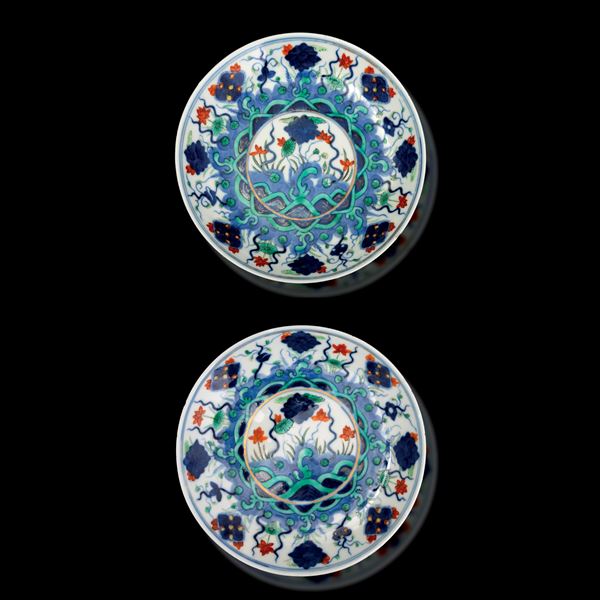 Pair of Doucai-style porcelain plates depicting a landscape scene with floral decorations, China, Qing Dynasty, Guangxu period (1875-1908)